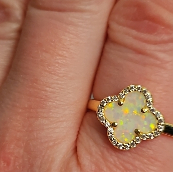 Gold-backed Opal Ring  Sz 7, Clover shaped - Picture 2 of 3